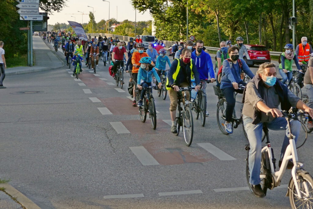 Freisinger Radldemo am 18. September 2020 - Isarbrücke