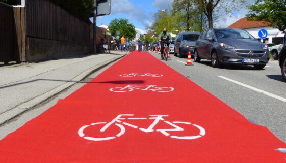 Roter Teppich ausgerollt am 20. Mai 2021 in Freising, Mainburger Straße