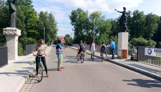 Radentscheid Freising Sammelaktion auf Korbinanbrücke