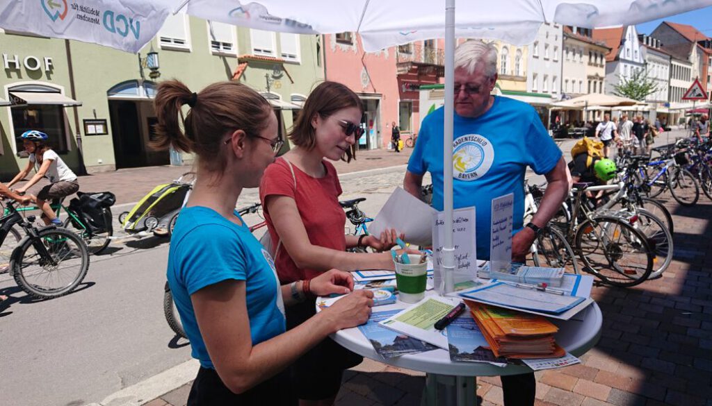 Radentscheid Bayern: Unterschriftensammelaktion in Freising