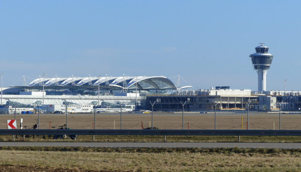 Flughafen München Ansicht Terminal von Aussen