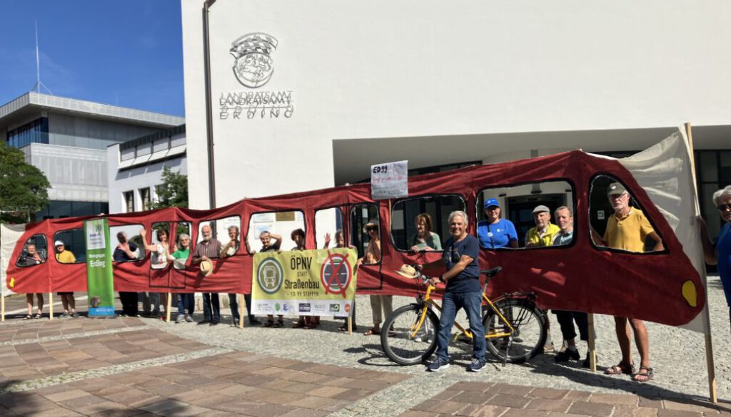 Bündnis für Klimaschutz und Flächensparen protestiert Photo: Julika Schreiber